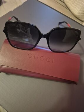 Gucci GG0544S with gucci case